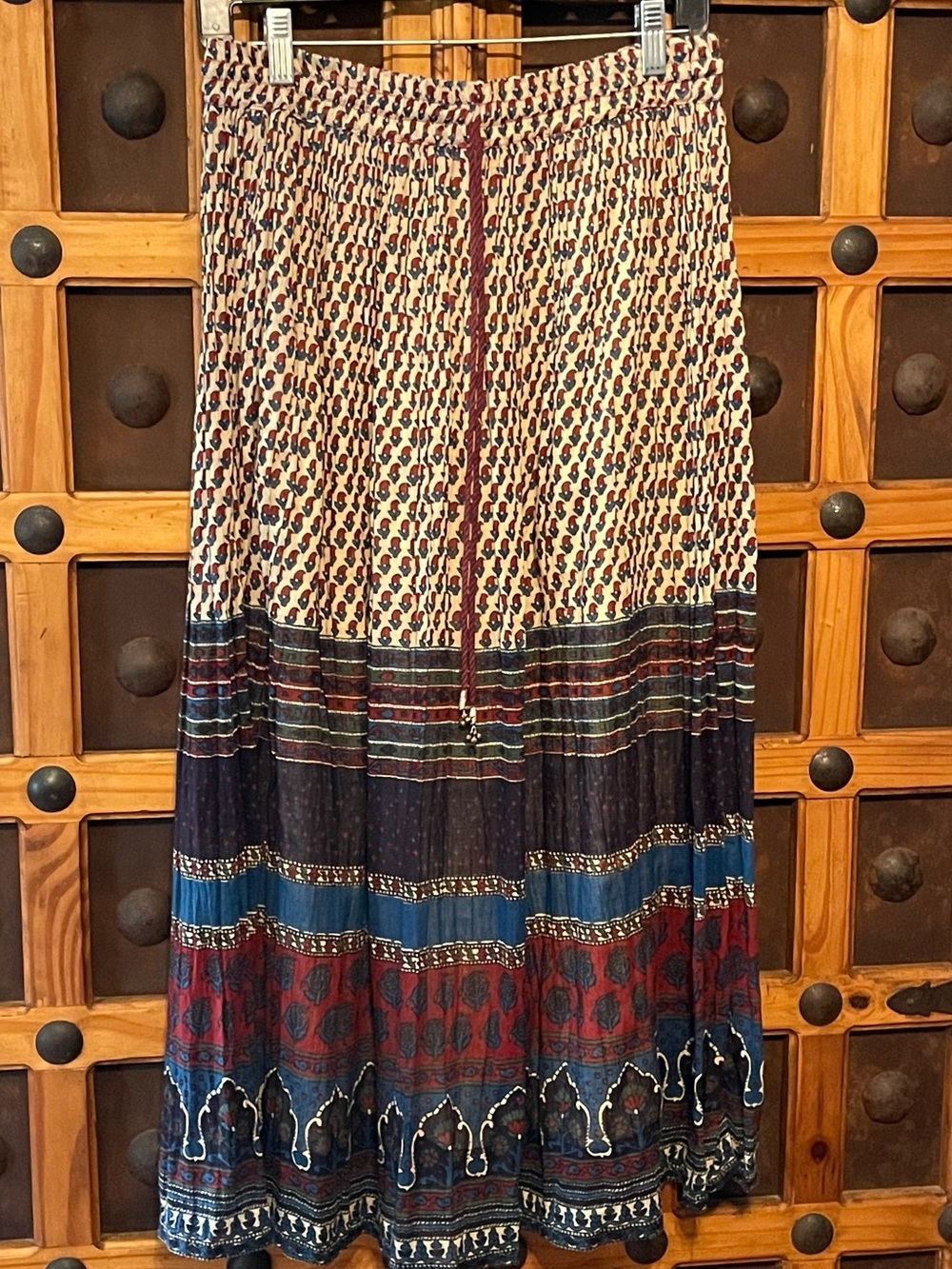 “Vintage Boho brooms skirt very nice” size large
Drawstring -elastic great color